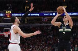 足球直播在线观看免费-关于阿根廷男篮翻盘雄鹿B队，丹尼·格林绝境逆转的信息