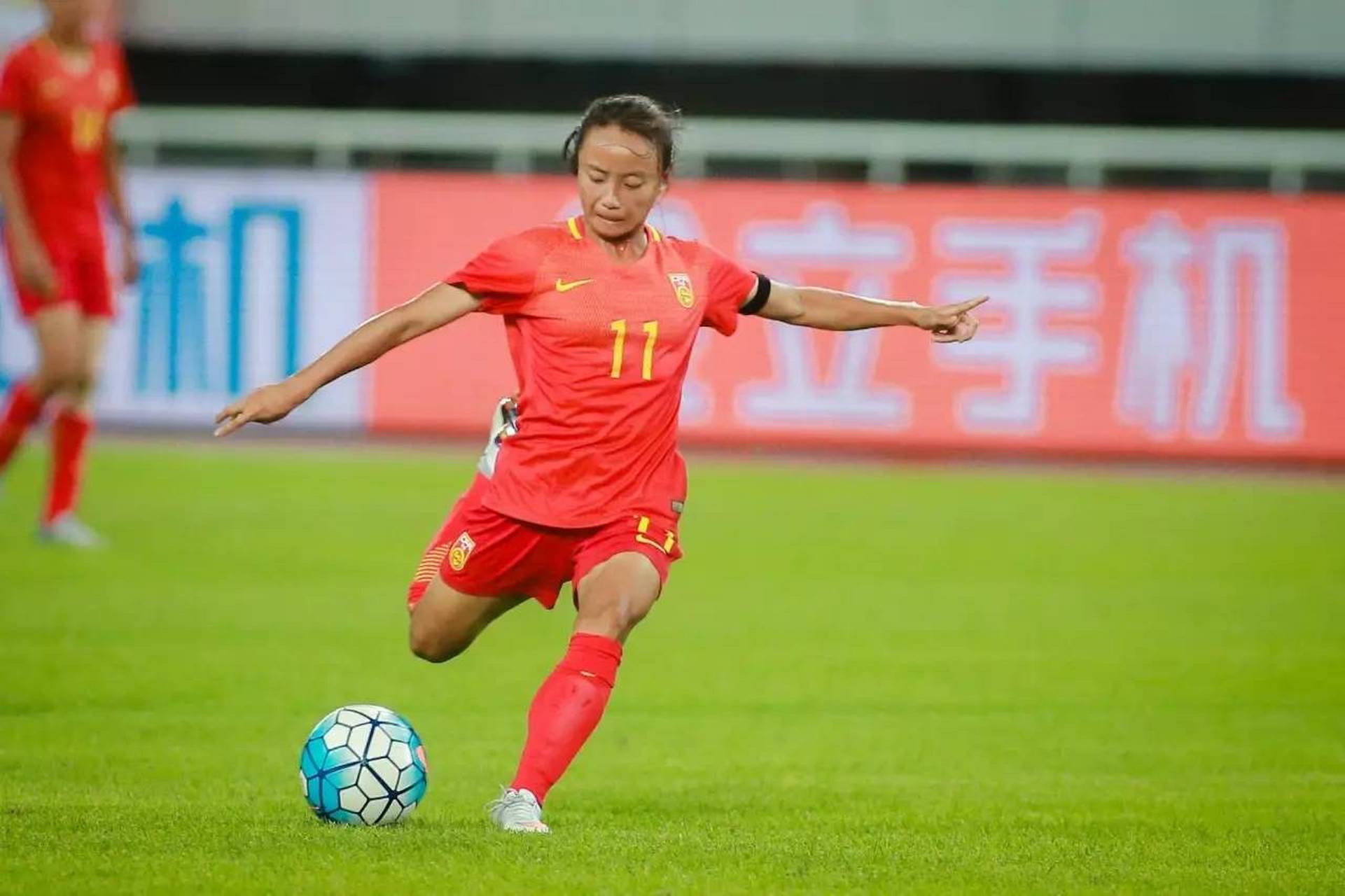 国内足球赛事中，女子球队表现出色！