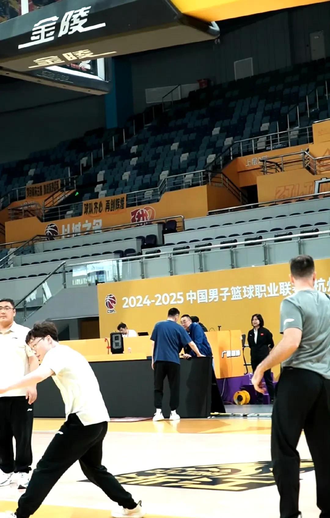 包含爆冷！CBA强队意外出局震惊全场的词条