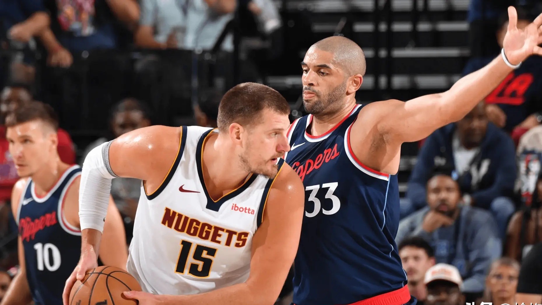 包含76人翻盘爵士，约基奇带队取胜的词条