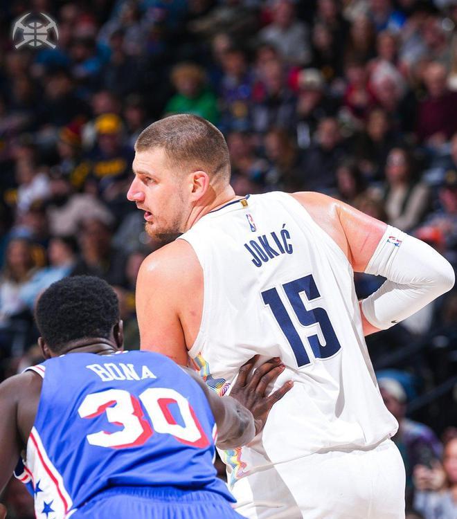 包含76人翻盘爵士，约基奇带队取胜的词条